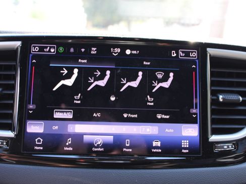 Used 2025 Chrysler Pacifica Select FWD image 16
