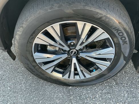 Used 2022 Nissan Rogue SV AWD/4WD image 9