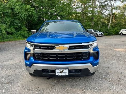 Used 2022 Chevrolet Silverado 1500 LT w/ Z71 Off-Road Package AWD/4WD image 3