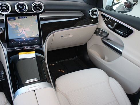 Used 2026 Mercedes-Benz GLC 300 4MATIC image 31