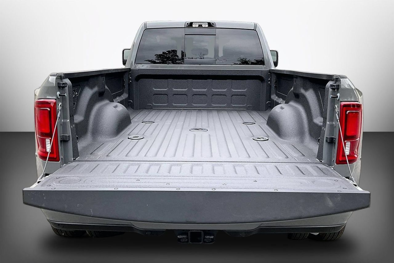 New 2026 RAM 3500 Big Horn AWD/4WD image 23