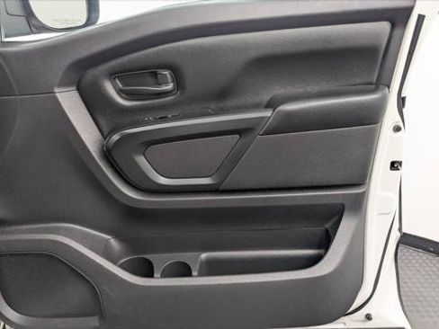 Used 2022 Nissan Titan S RWD image 19