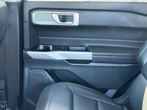 Used 2023 Ford Explorer Limited AWD/4WD image 14