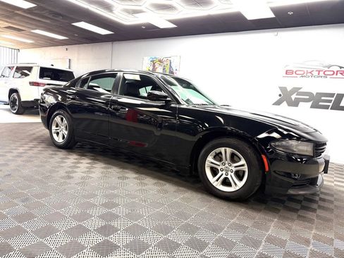 Used 2020 Dodge Charger SXT w/ Leather Interior Group RWD image 2