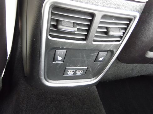 Used 2019 Chrysler 300 Limited image 16