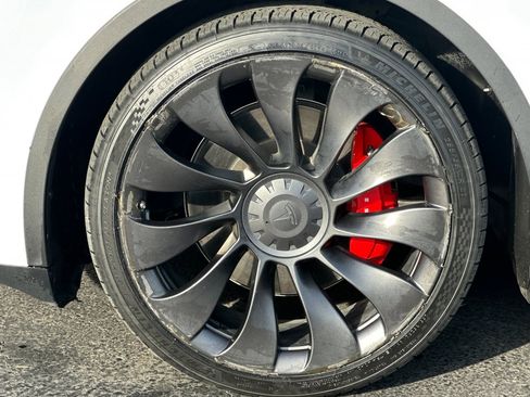 Used 2023 Tesla Model Y Performance image 35