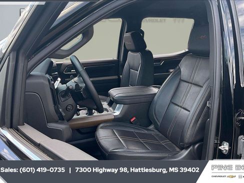 Used 2023 Chevrolet Silverado 1500 High Country w/ Technology Package AWD/4WD image 21