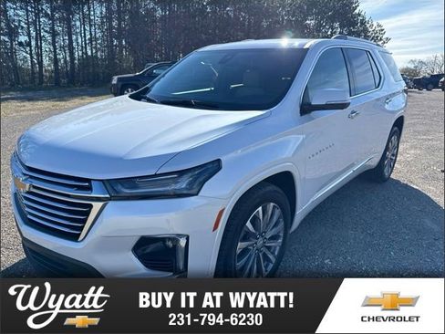 Used 2023 Chevrolet Traverse Premier AWD/4WD image 1