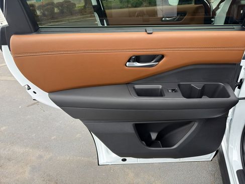 New 2026 Nissan Pathfinder Platinum image 30