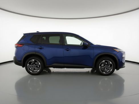 Used 2025 Nissan Rogue SV image 11