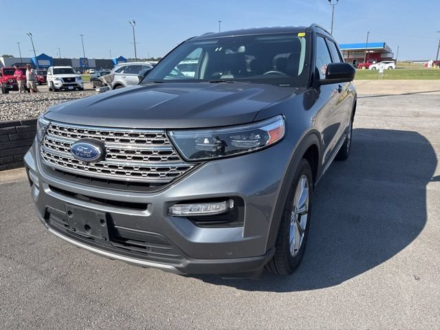 Used 2023 Ford Explorer Limited AWD/4WD image 2