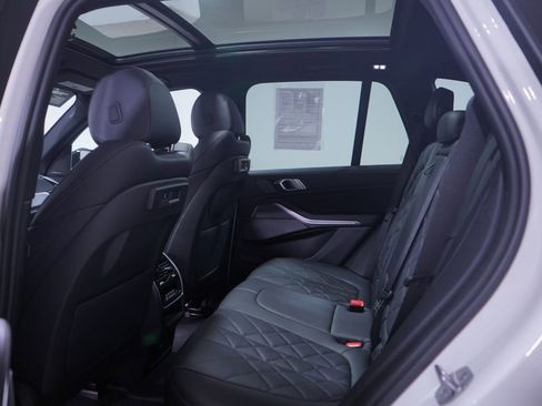 Used 2023 BMW X5 xDrive40i w/ M Sport Package image 9