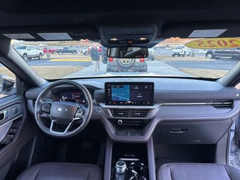 Used 2025 Ford Explorer Platinum w/ LUX Leather Package image 18