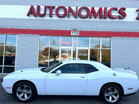 Used 2020 Dodge Challenger SXT image 4