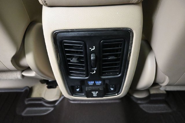 Used 2019 Jeep Grand Cherokee Overland AWD/4WD image 29