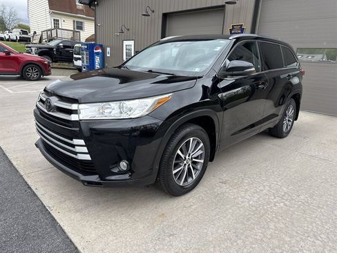 Used 2018 Toyota Highlander XLE AWD/4WD image 8