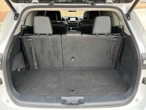Used 2023 Toyota Highlander XLE image 10