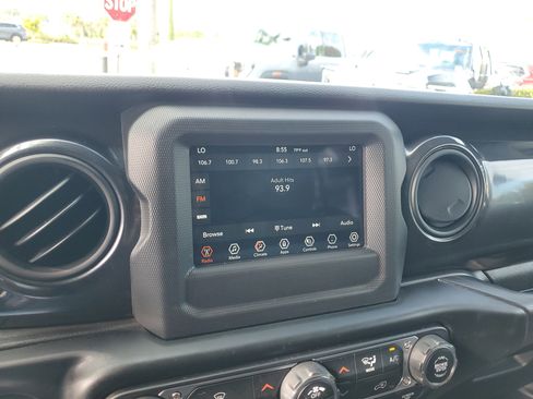 Used 2022 Jeep Wrangler Unlimited Sport image 23