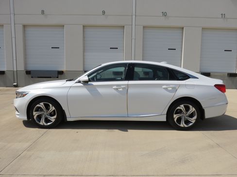 Used 2018 Honda Accord EX image 3