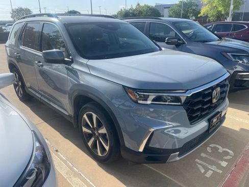 Used 2023 Honda Pilot Touring image 2