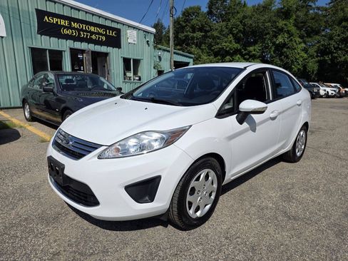 Used 2013 Ford Fiesta SE w/ Super Fuel Economy Pkg FWD image 5