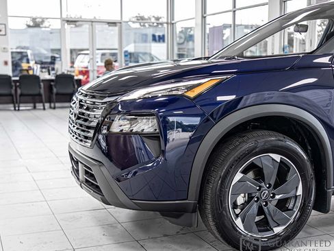 Used 2026 Nissan Rogue SV AWD/4WD image 5