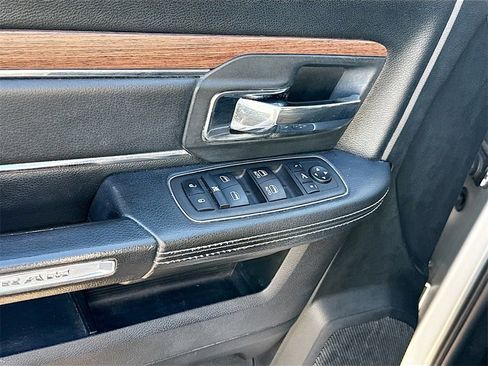 Used 2018 RAM 1500 Laramie image 19