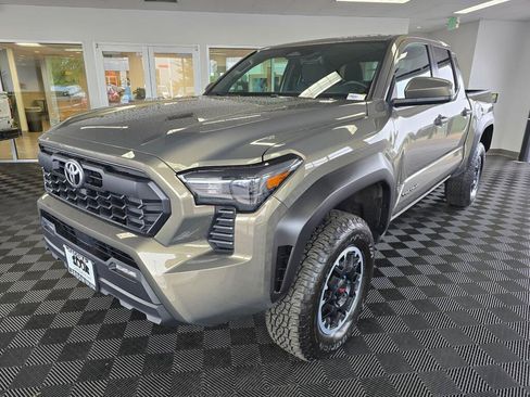 Used 2024 Toyota Tacoma TRD Off-Road AWD/4WD image 7