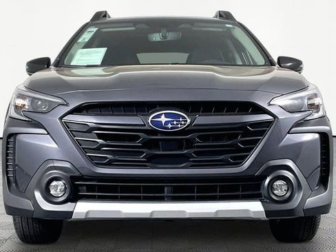 Used 2025 Subaru Outback Limited AWD/4WD image 2
