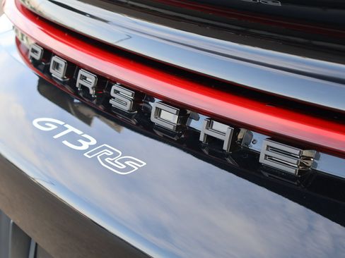 Certified 2025 Porsche 911 GT3 RS RWD image 32