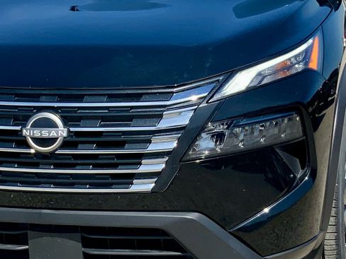 Used 2024 Nissan Rogue SV AWD/4WD image 11