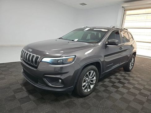 Used 2019 Jeep Cherokee Latitude Plus w/ Comfort/Convenience Group FWD image 1