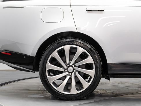 Used 2023 Land Rover Range Rover Autobiography image 16