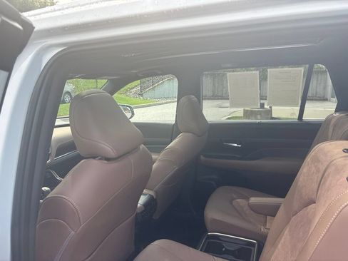Used 2025 Toyota Grand Highlander AWD Hybrid image 19