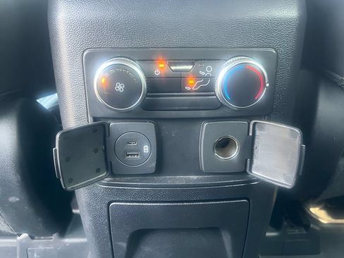 Used 2022 Ford Explorer XLT w/ Equipment Group 202A AWD/4WD image 31