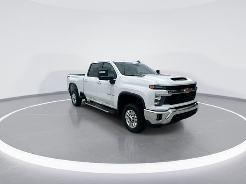 Used 2025 Chevrolet Silverado 2500 LT w/ Convenience Package AWD/4WD image 2