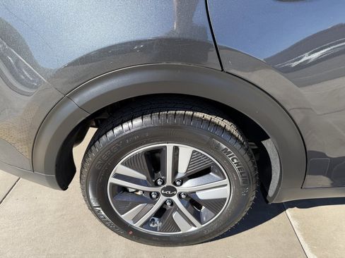 Used 2022 Kia Niro EX image 15