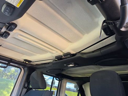 Used 2018 Jeep Wrangler Unlimited Sport S AWD/4WD image 35
