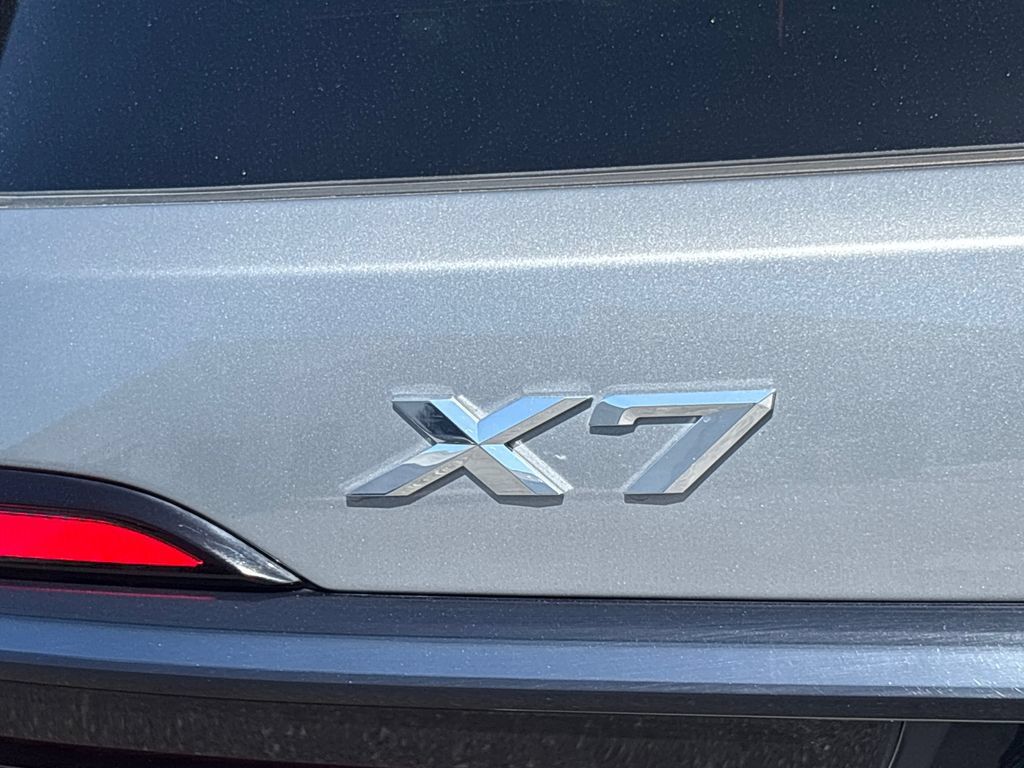 Used 2024 BMW X7 xDrive40i w/ M Sport Package AWD/4WD image 15