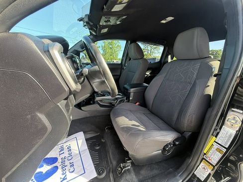 Used 2017 Toyota Tacoma TRD Off-Road w/ Tow Package (A/T) AWD/4WD image 12