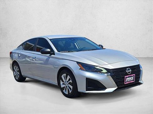 Used 2024 Nissan Altima 2.5 S FWD image 3