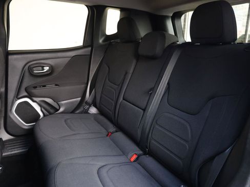 Used 2018 Jeep Renegade Latitude w/ UConnect 8.4 Nav Group FWD image 16