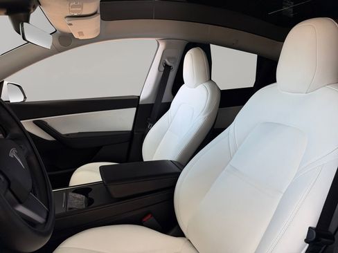 Used 2021 Tesla Model Y Long Range AWD/4WD image 9