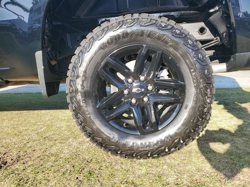 New 2026 Chevrolet Silverado 1500 Custom Trail Boss w/ Dark Appearance Package image 5