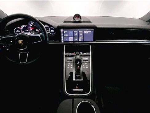 Used 2020 Porsche Panamera image 17