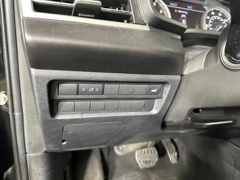 Used 2024 Mitsubishi Outlander SE image 18