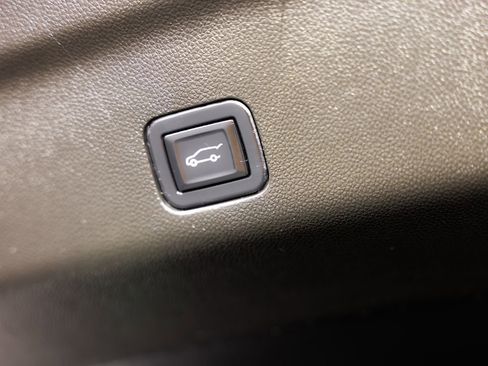 Used 2022 Chevrolet Suburban RST w/ Luxury Package image 19