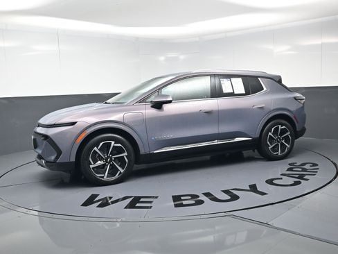 Used 2025 Chevrolet Equinox EV LT w/ Convenience Package image 6