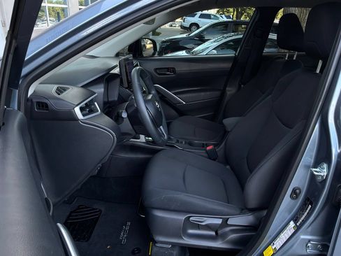 Used 2025 Toyota Corolla Cross LE FWD image 10