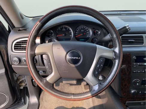 Used 2014 GMC Sierra 2500 Denali w/ Suspension Package, Off-Road AWD/4WD image 24